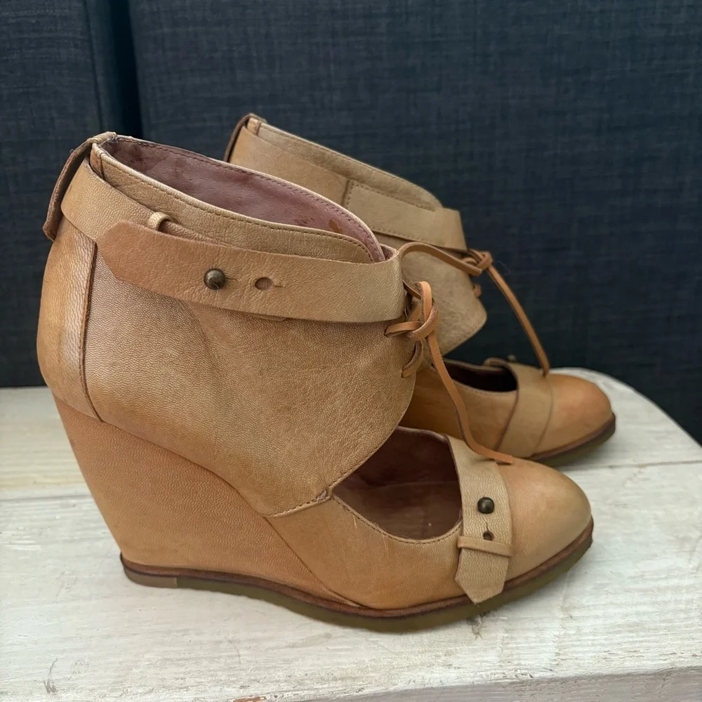 Anthropologie Lucky Penny Leather Wedges Camel Tan  Retro Sz. 39/8.5 Retail $179